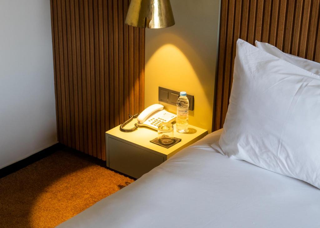 Postel nebo postele na pokoji v ubytování Hotel Le Rocher Marrakech