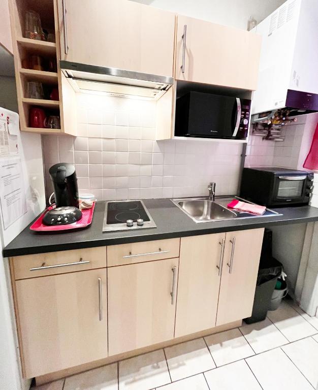 Una cocina o kitchenette en Gite Escale en Ville