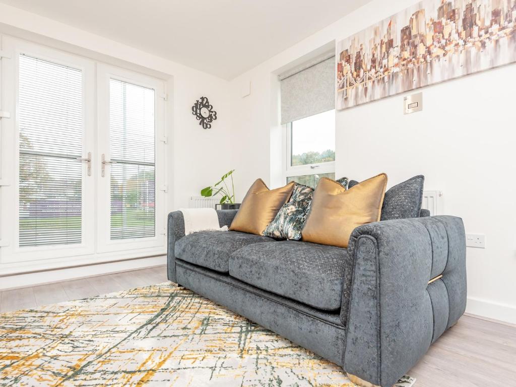 a living room with a gray couch and a rug at Pass the Keys Modern Haven with Juliet Balcony in Leeds