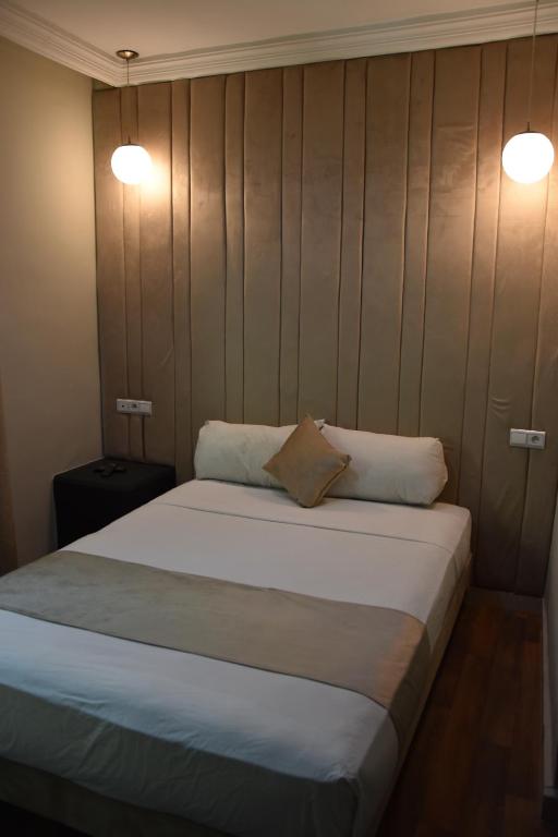 Postel nebo postele na pokoji v ubytování Cadé Hotel