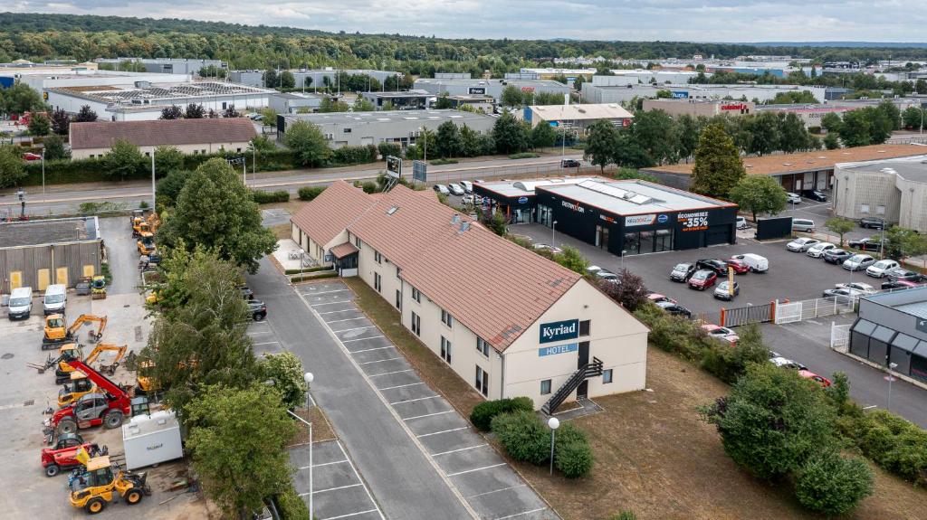 Letecký snímek ubytování KYRIAD CREIL - Chantilly Nord