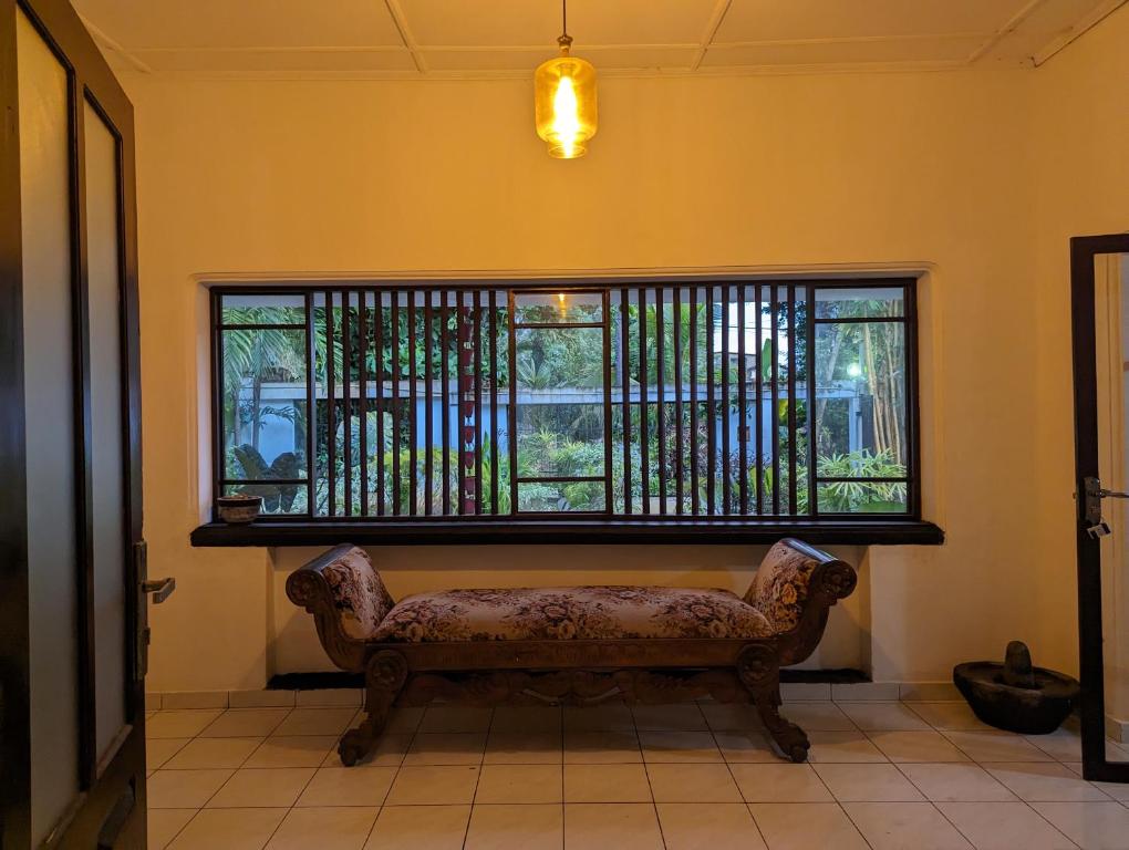 een bank voor een raam bij Ceyio traditional villa in Matara