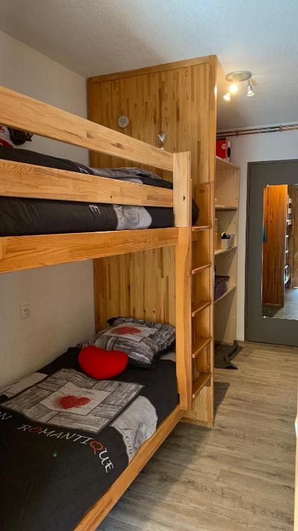 Postel nebo postele na pokoji v ubytování Appartement coeur de station Valfrejus 6 pers