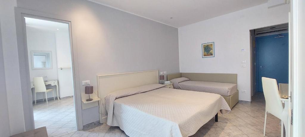 Posteľ alebo postele v izbe v ubytovaní Hotel Viña del Mar Pineta