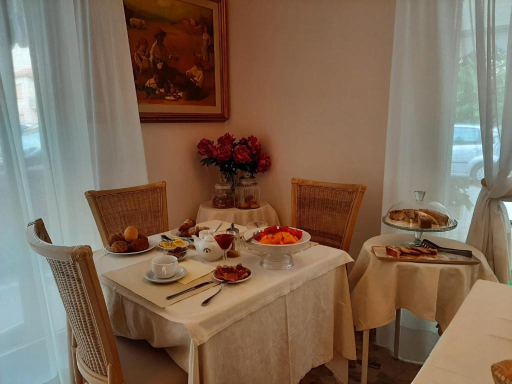 Jídlo v hotelu nebo okolí