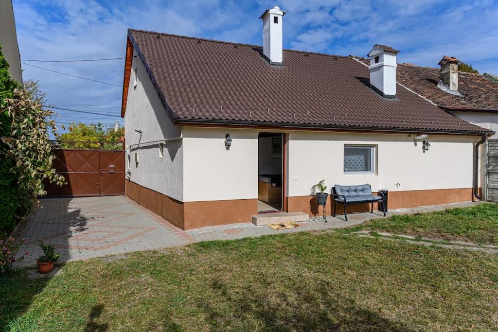 Budova, kde se vila nachází