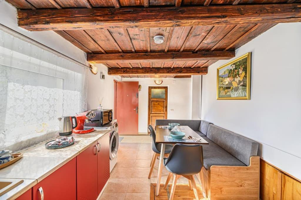 Kuchyň nebo kuchyňský kout v ubytování Alexander House