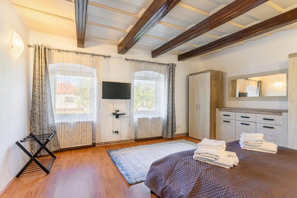 Postel nebo postele na pokoji v ubytování Alexander House