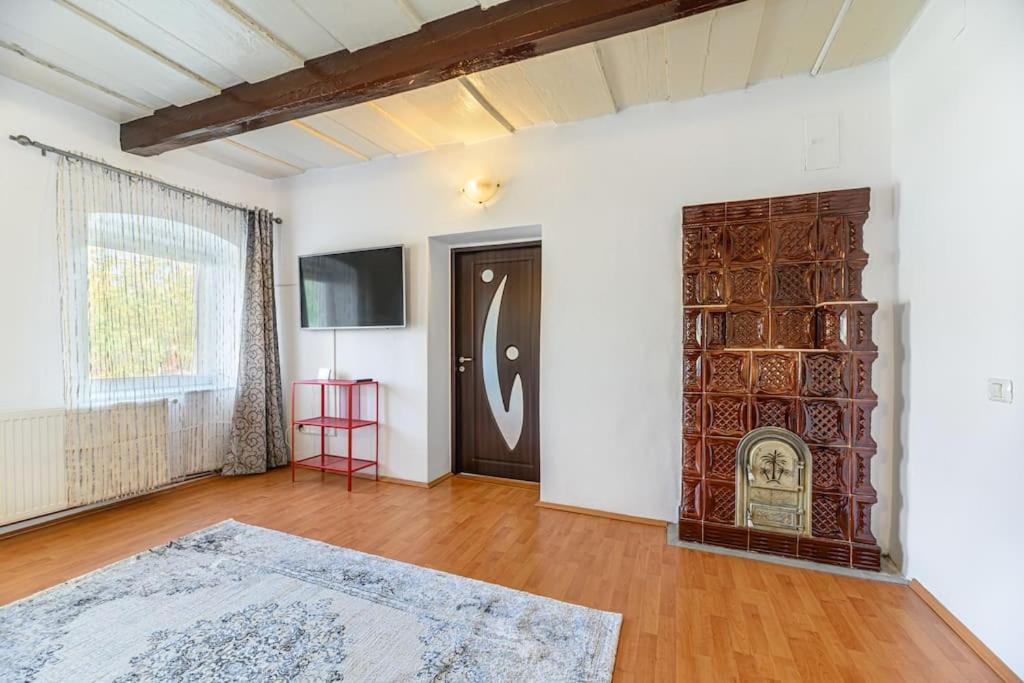 TV a/nebo společenská místnost v ubytování Alexander House