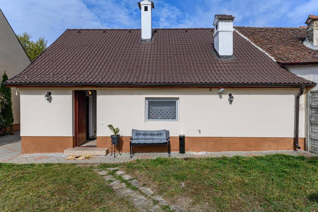 Budova, kde se vila nachází