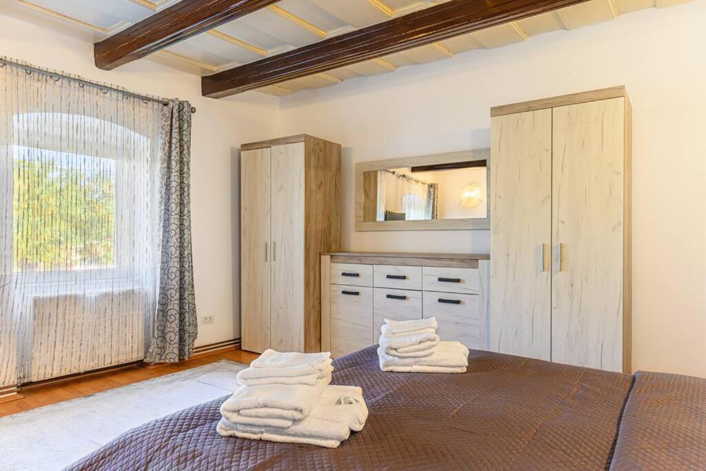 Postel nebo postele na pokoji v ubytování Alexander House