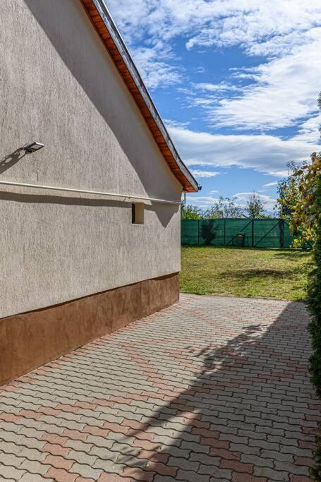 Budova, kde se vila nachází