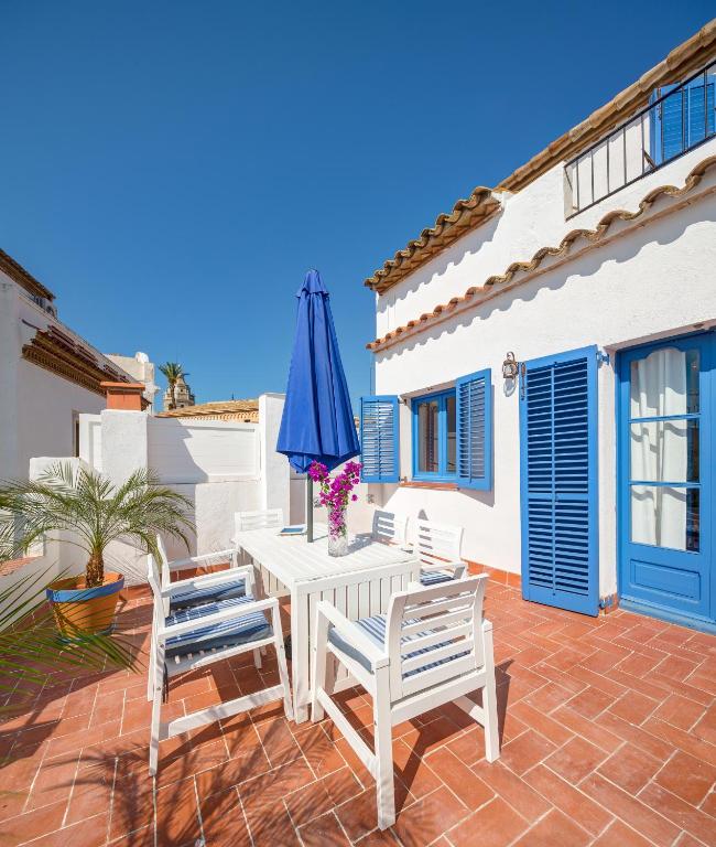 A balcony or terrace at Blue Home
