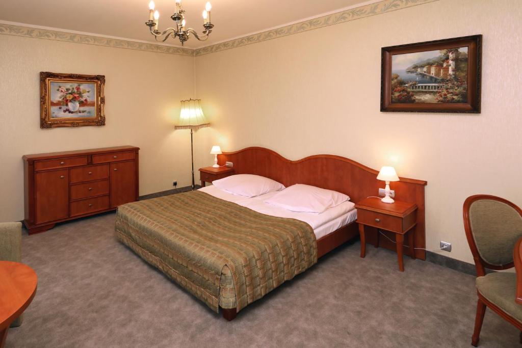 Bialy Dom Henlex Hotel Restauracja - Resim 40