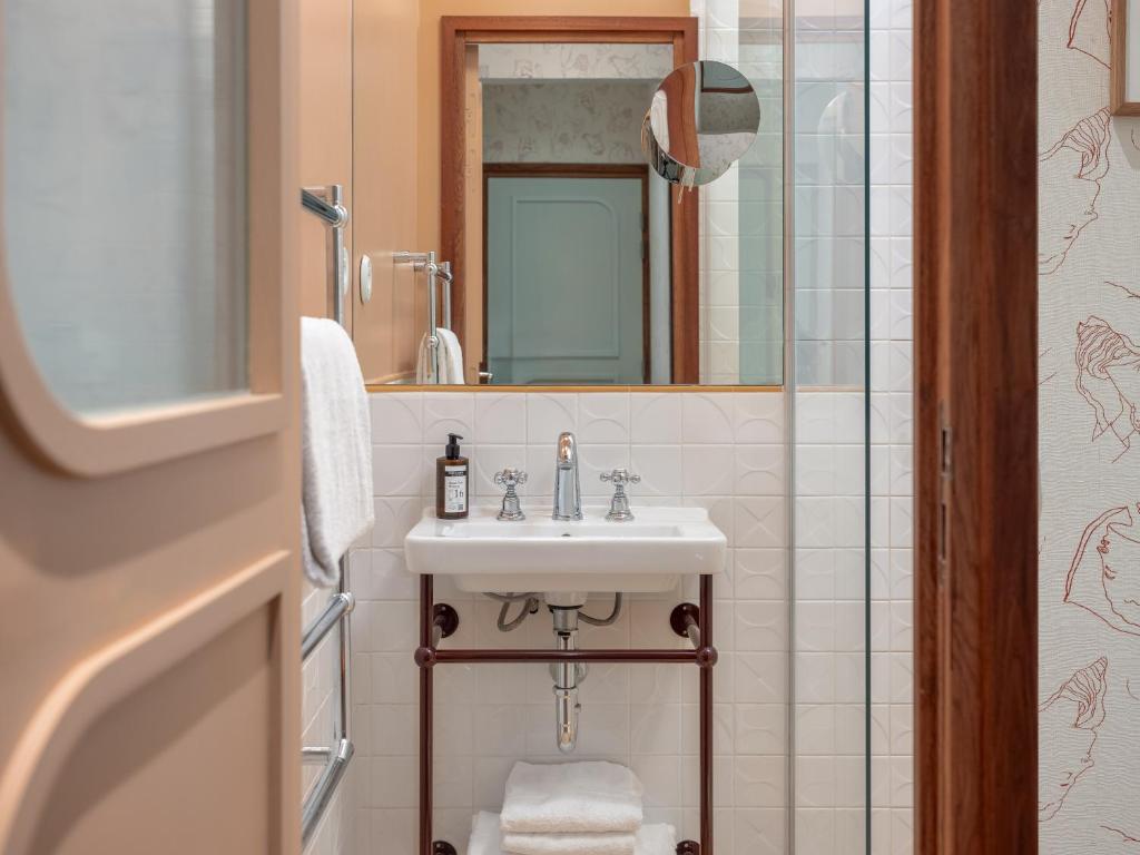 Hôtel Saint-André des Arts - Resim 12