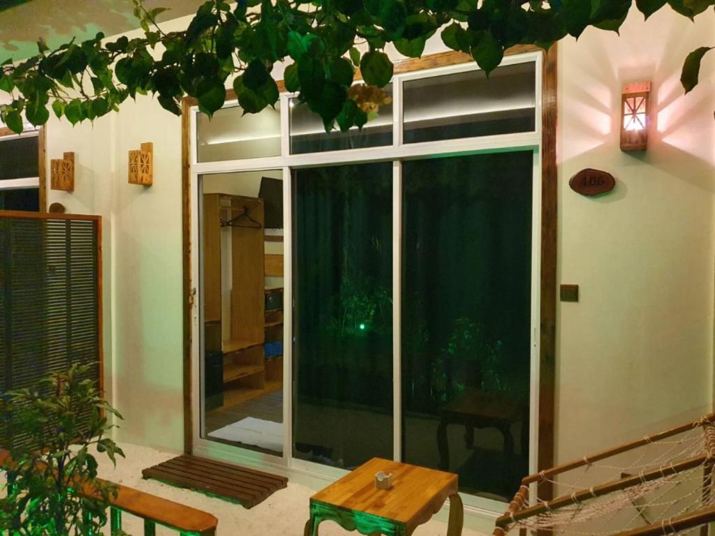 Balkón nebo terasa v ubytování Manta Dhangethi