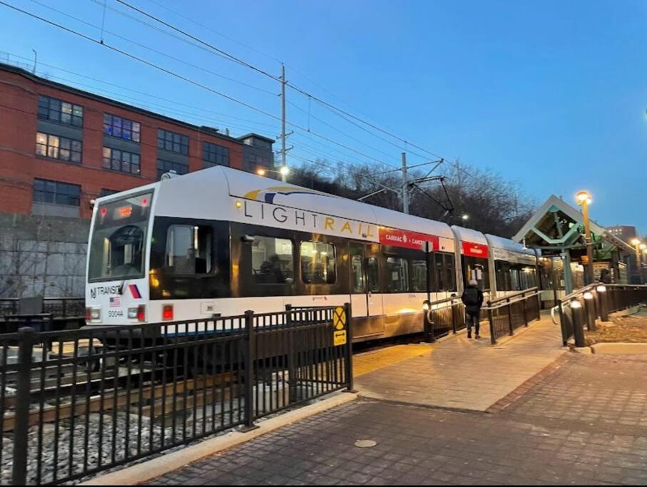 Fotografie z fotogalerie ubytování Sage Stay by the Train, We Pay Half Your Parking, Sleeps 10 and Central to Tons of Eating Spots and Nightlife v destinaci Hoboken