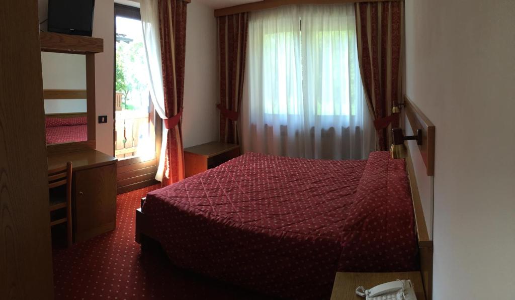 Postel nebo postele na pokoji v ubytování Albergo Garni Martina