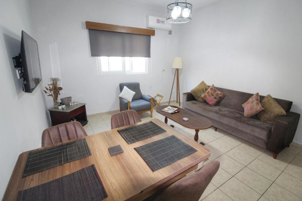 Zona d'estar a North Cyprus Sunshine Oasis - 2 Bedroom apartments in Magusa Famagusta