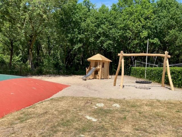Herní místnost nebo prostor pro děti v ubytování Holiday park Duinhoeve