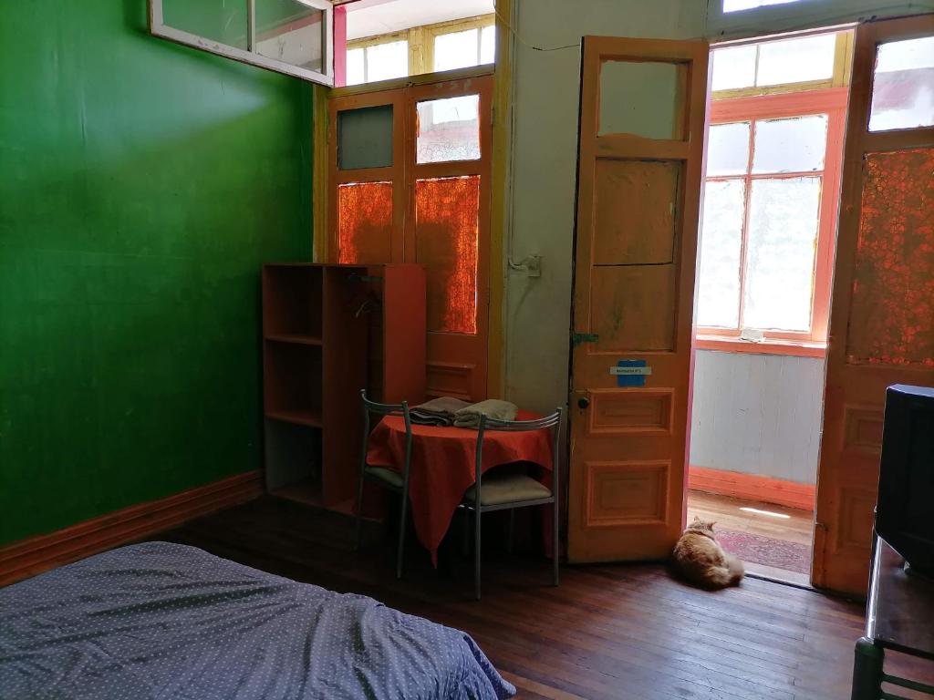 Hostal del gato - Triple Room With Shared Bathroom