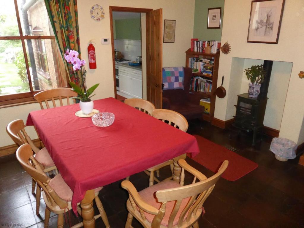 Canary Cottage, Sheringham (updated prices 2024)