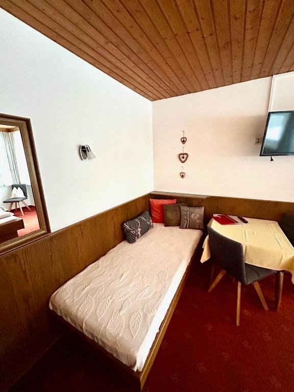 Postel nebo postele na pokoji v ubytování Haus Sonnegg