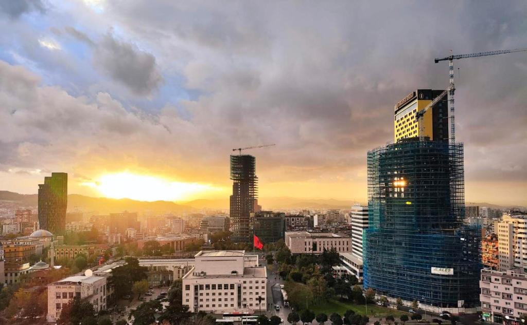 Centerbestview of Tirana - Image 9
