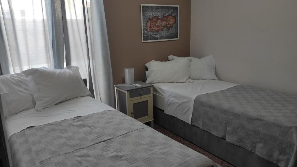 Postel nebo postele na pokoji v ubytování ΤΟ ΔΙΑΜΕΡΙΣΜΑ ΤΗΣ ΜΑΙΡΗΣ or MARY'S APARTMENT