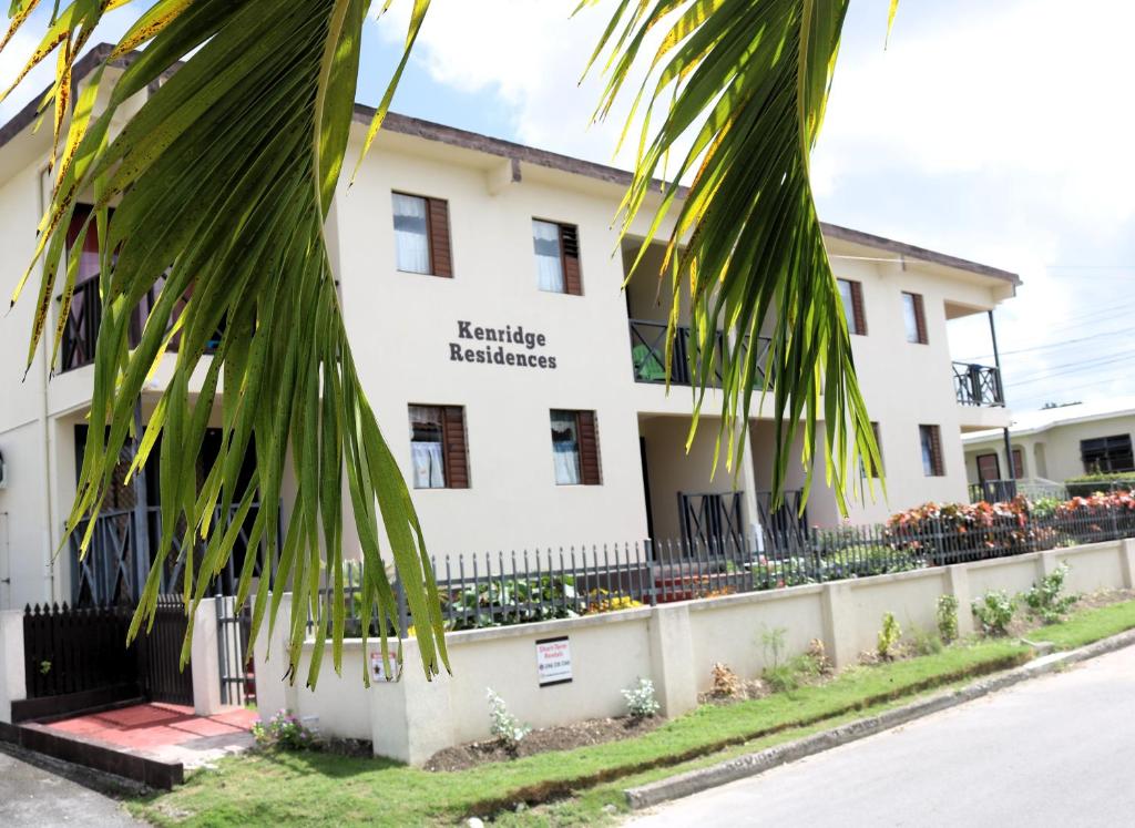 Apartment 5, Kenridge Residences, Comfortable/close to beach, Saint