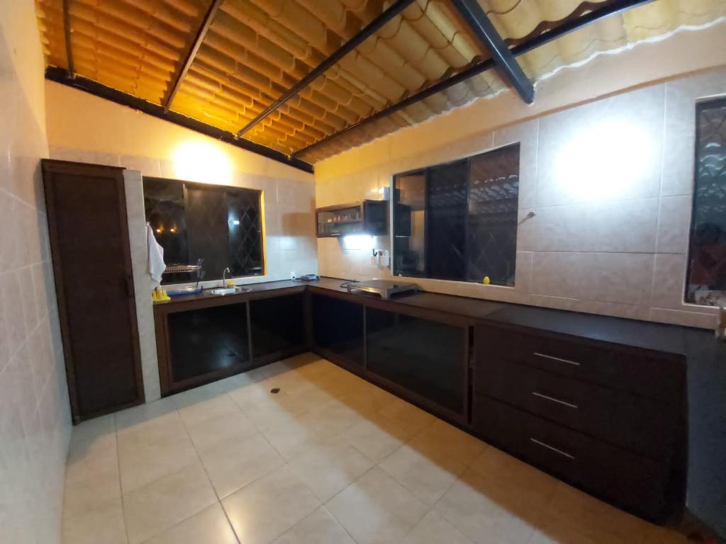 a room with a kitchen with a sink and a microwave at Casa Moa in Tena
