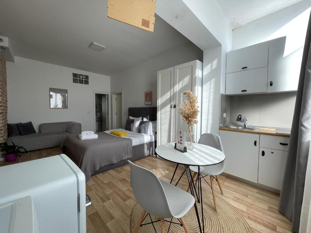 Bricks Studio Apartments - Image 4