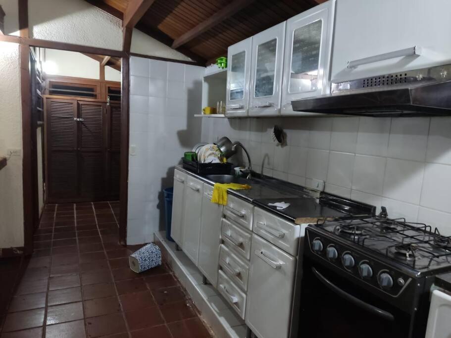 Kuchyň nebo kuchyňský kout v ubytování Las Palmeras casa en Melgar