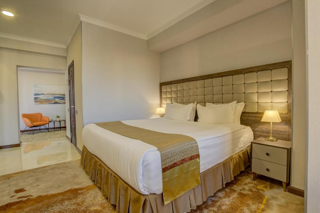 Postel nebo postele na pokoji v ubytování Hotel Lulu