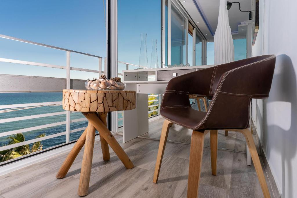 A balcony or terrace at La Torre De La Roca