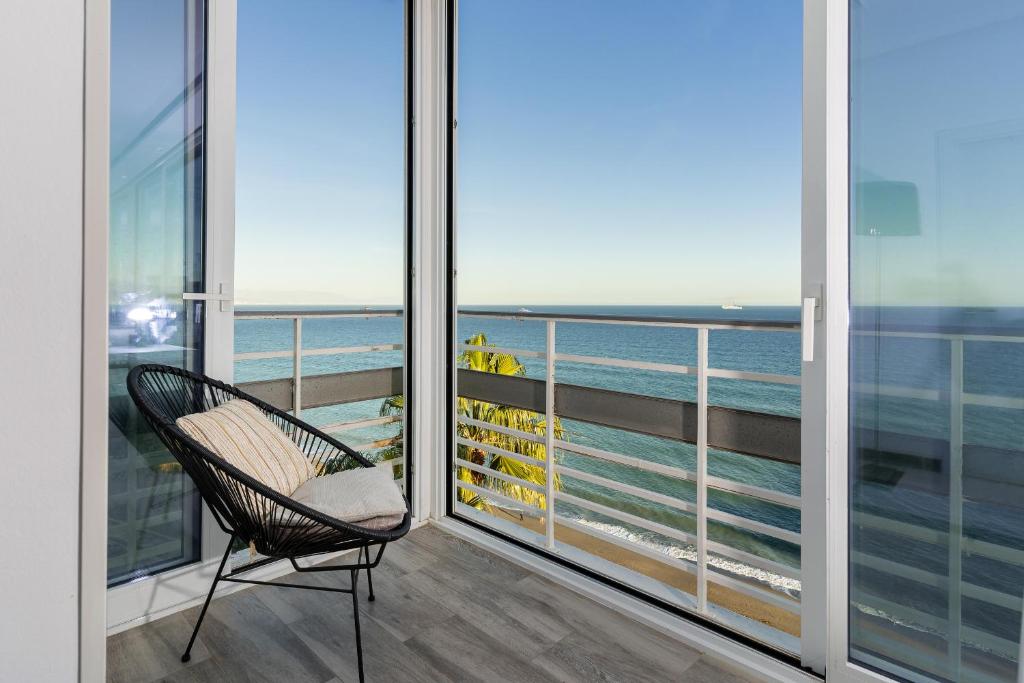 A general sea view or a sea view taken from Az apartmant