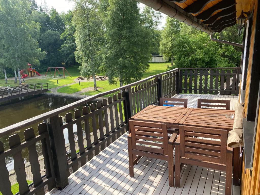 Balkón nebo terasa v ubytování Das Waldseechalet Traumhafter Waldseeblick - großzügige Wohnung - Infrarotsauna