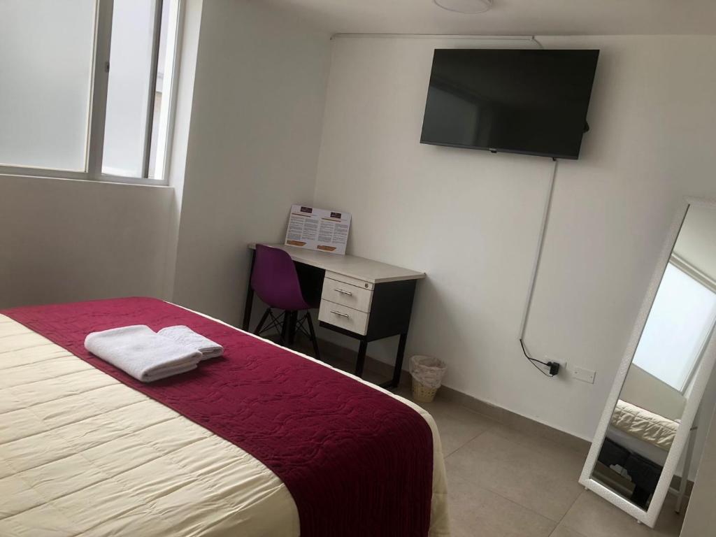 Postel nebo postele na pokoji v ubytování HOSTAL VERONA