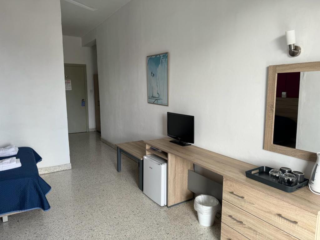 TV a/nebo společenská místnost v ubytování Roma Hotel