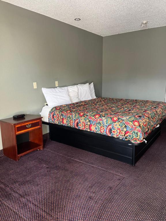Hallmark Inn and Suites - King Room