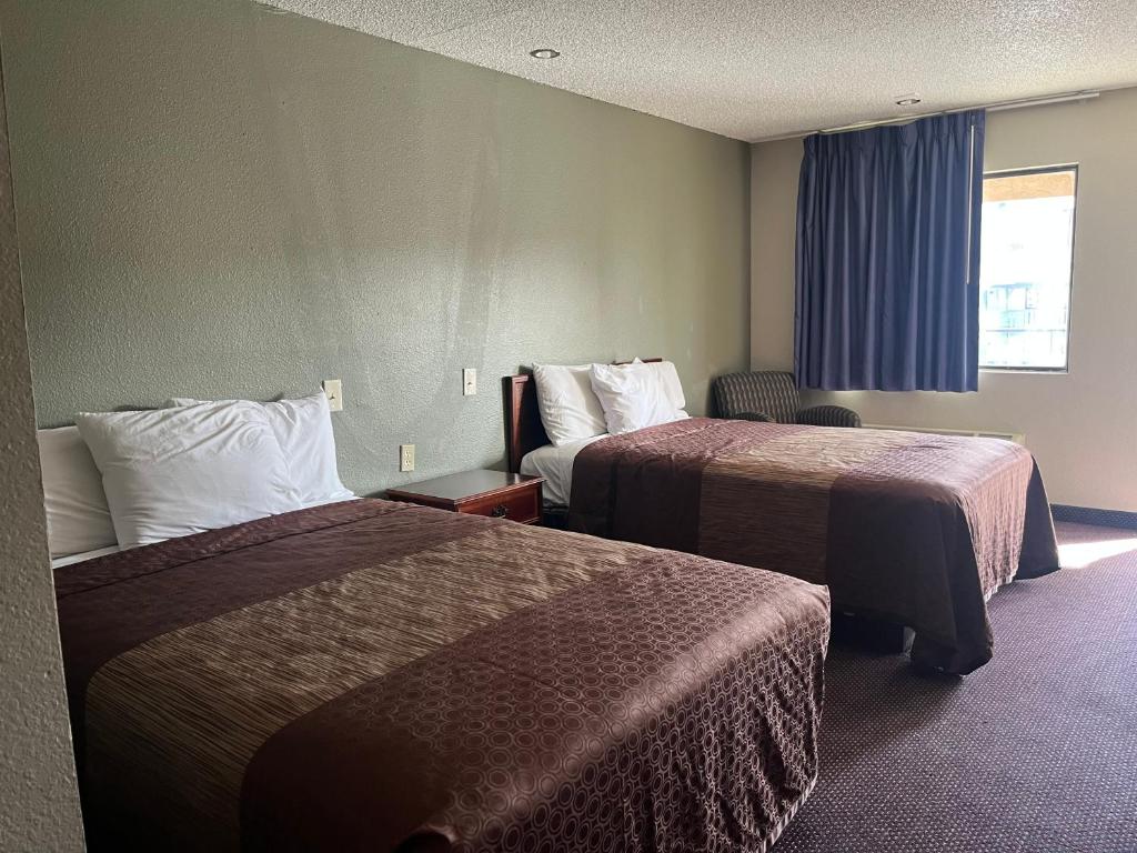 Hallmark Inn and Suites - Double Room With Two Double Beds