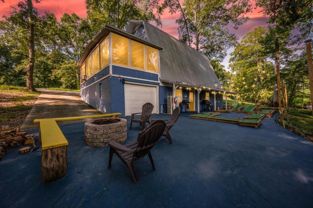 Emerald Cove Chalet on Douglas Lake with Hot Tub!, Dandridge (updated prices 2024)