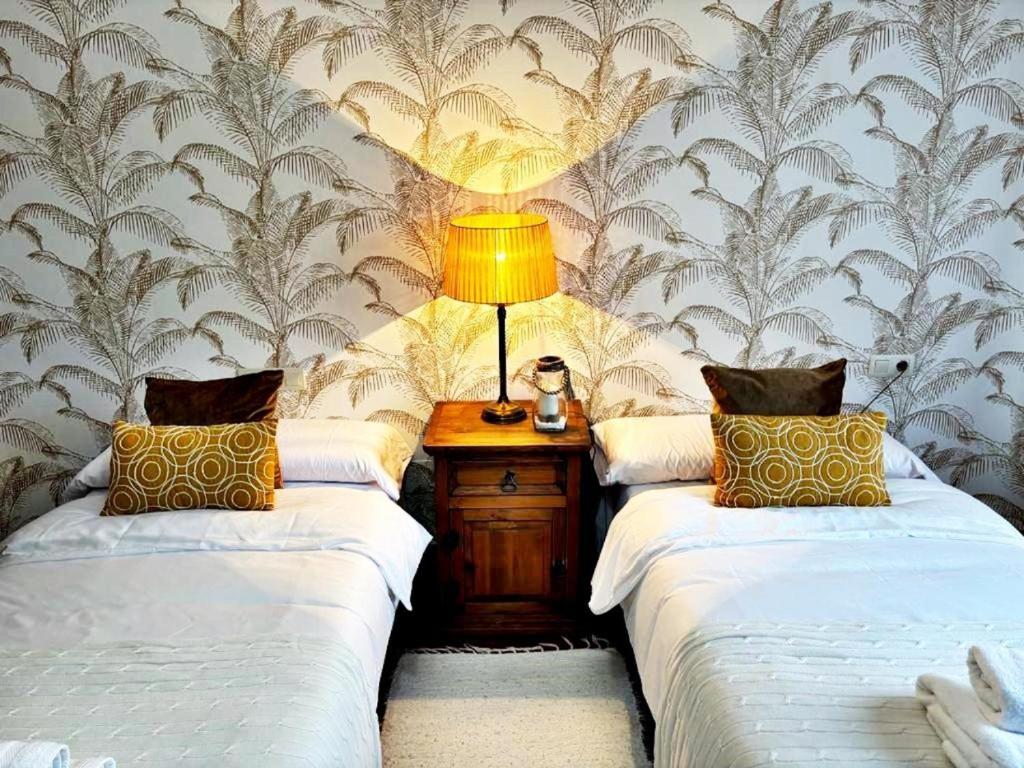 Tempat tidur dalam kamar di Hoibai, Apt Bolboreta, elegante, céntrico, cómodo