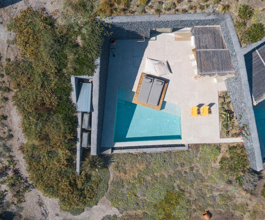 Bazén v ubytování Lithi Luxury Retreat nebo v jeho okolí