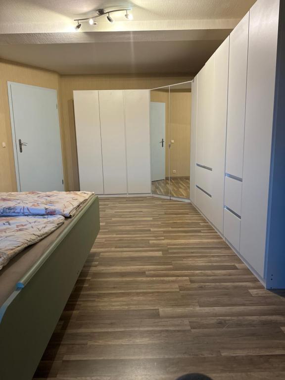 Postel nebo postele na pokoji v ubytování Zimmer in Tangermünder Innenstadt