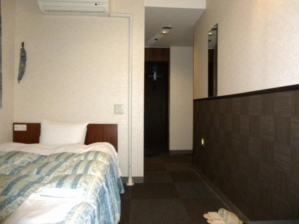 a hotel room with a bed and a mirror at Hotel Wakow - Vacation STAY 22118v in Yonago