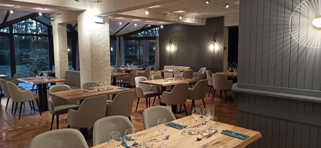 Restaurace v ubytování Hôtel Restaurant Logis La Méridienne