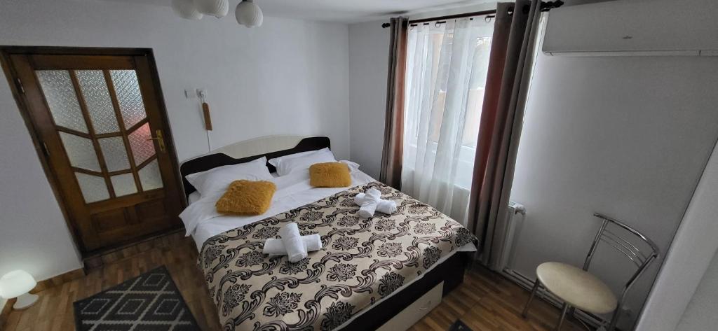 a bedroom with a bed with two teddy bears on it at Casa Cărbunaru in Tîrgu Ocna