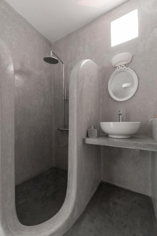 Un baño de Katharos Pool Villas