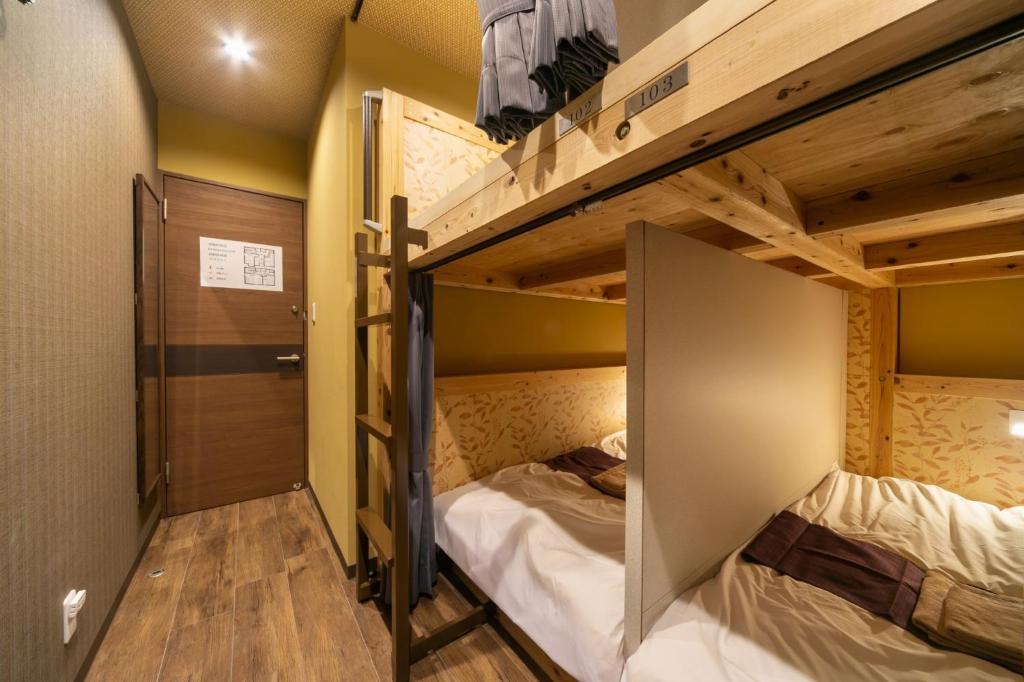 a bunk bed room with two bunk beds in it at IKIDANE Cozy Hotel Haneda Airport - Vacation STAY 25827v in Tokyo